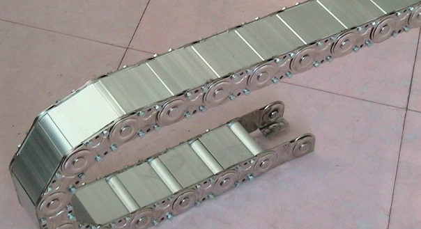 鋼制拖鏈的支撐板樣式主要有三種